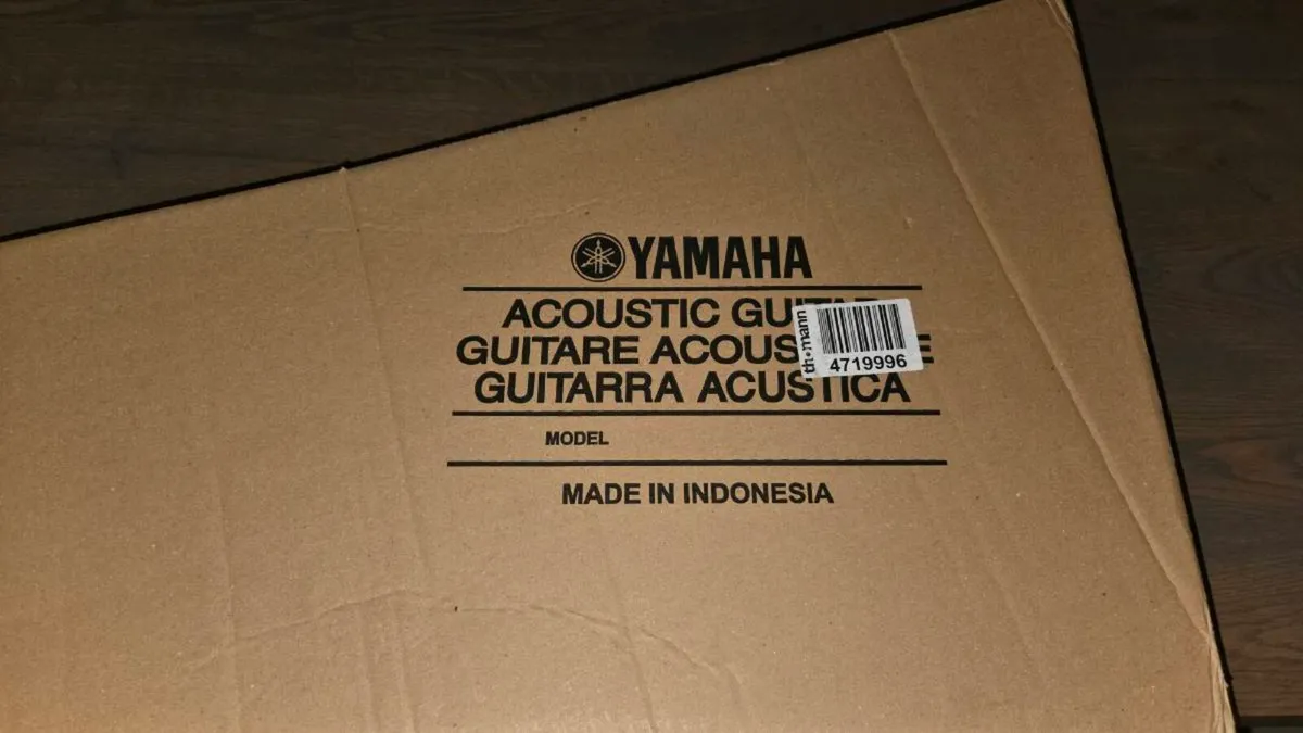 2 x Kids Yamaha Guitars - Image 2