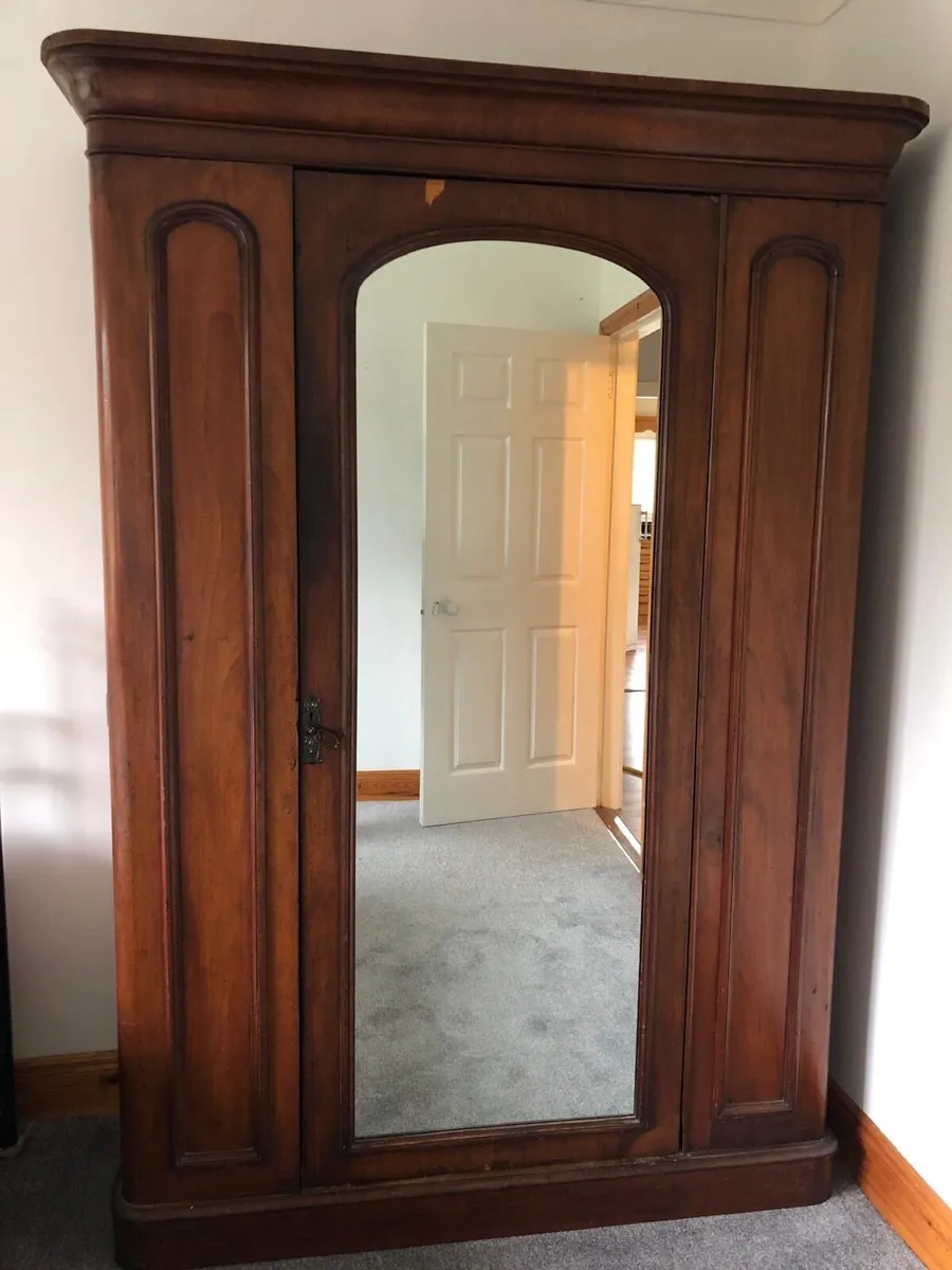 Dressing tables and Wardrobe - Image 3