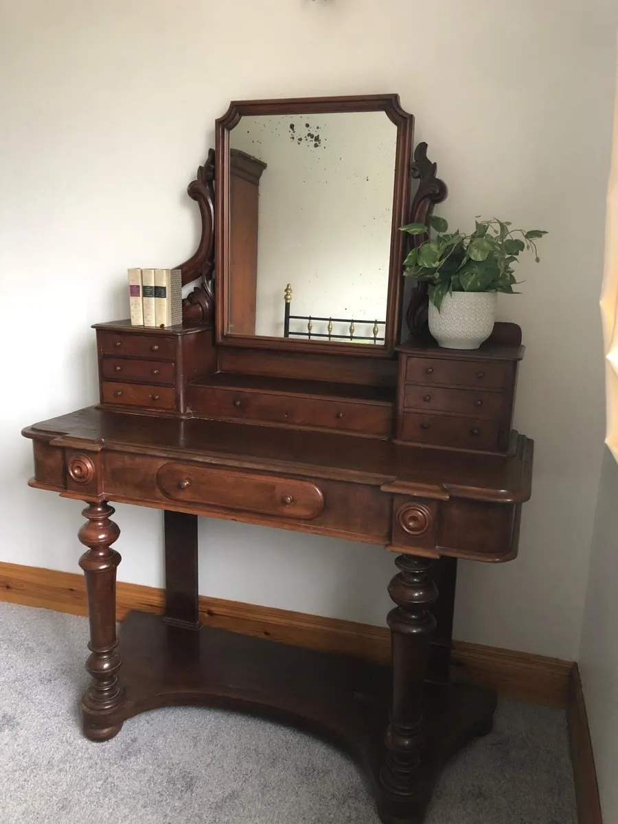 Dressing tables and Wardrobe - Image 2