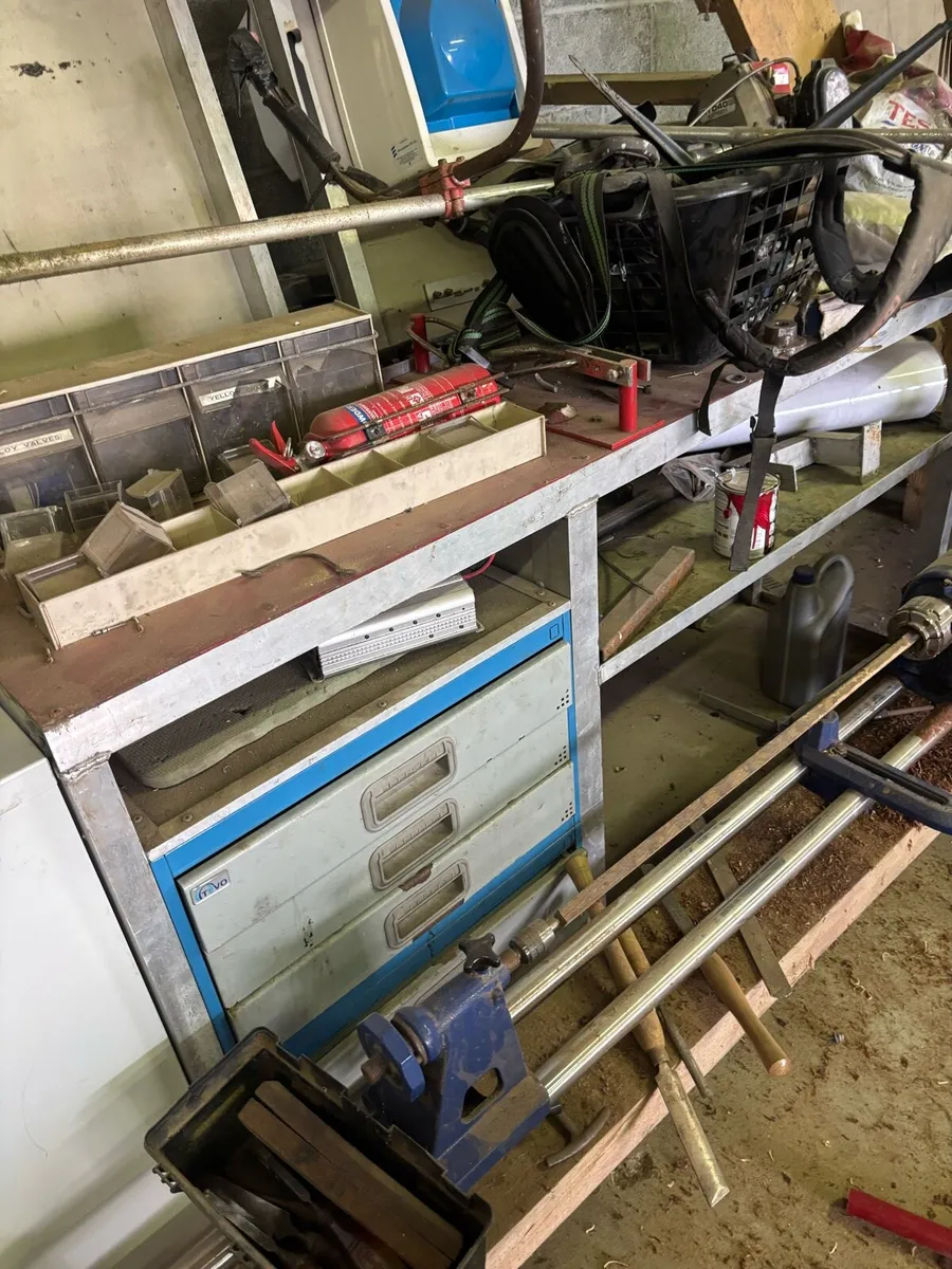 Contents of a mobile tyre fitting van - Image 2