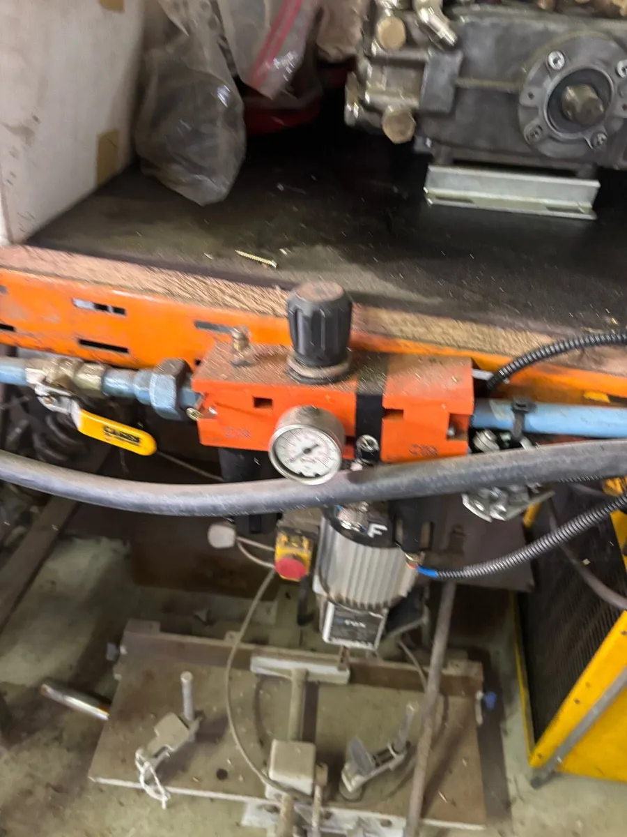 Contents of a mobile tyre fitting van - Image 4