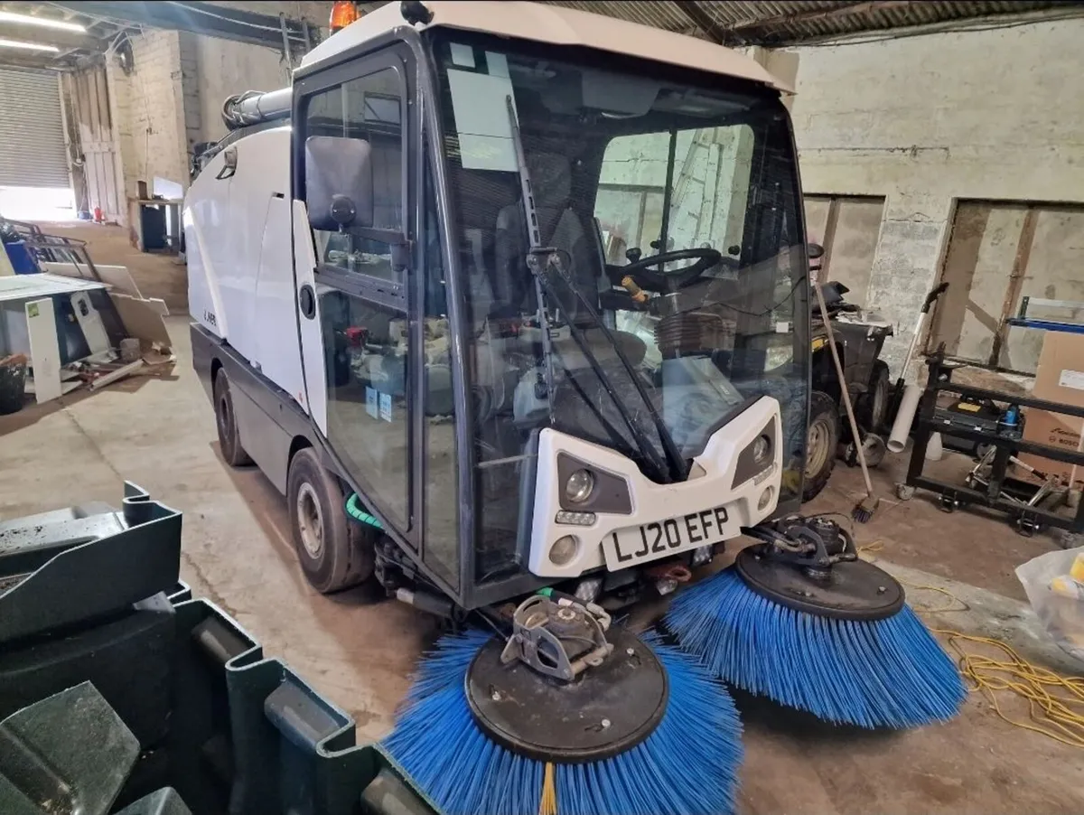 2020 Bucher Johnson road sweeper roadsweeper - Image 2