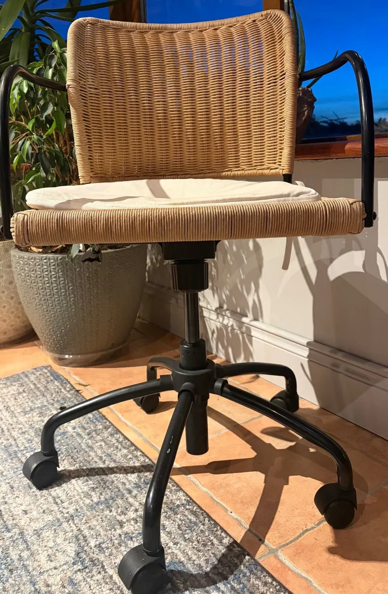 Swivel chair - Image 1