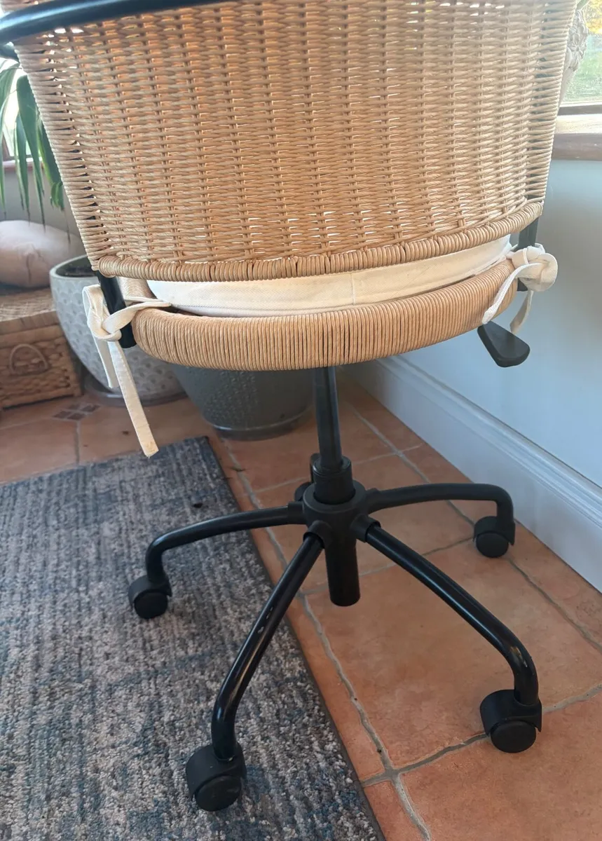 Swivel chair - Image 2