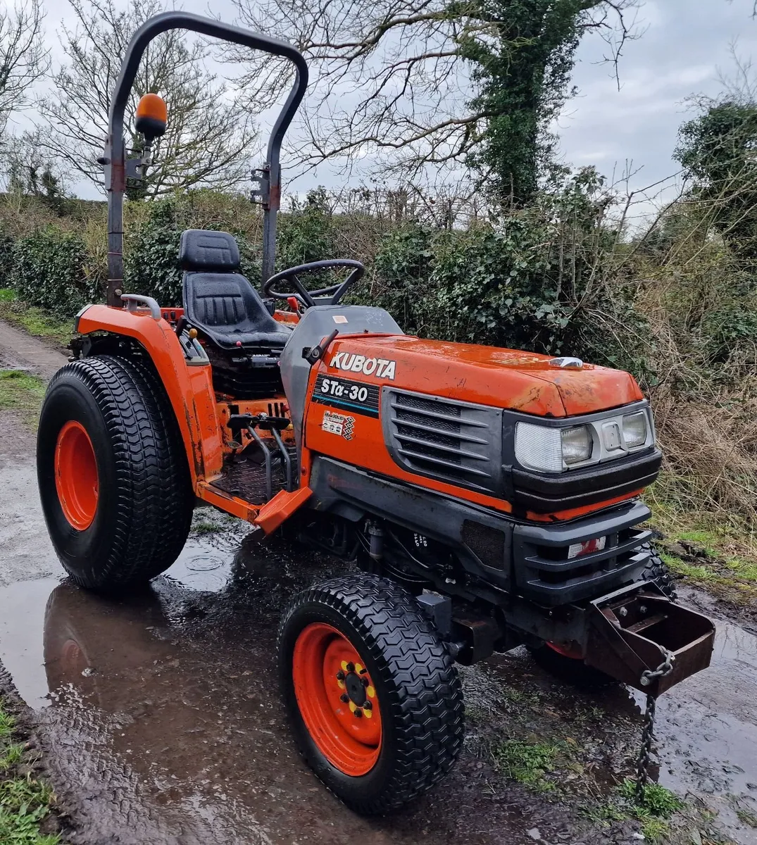 Kubota STA30 Compact Tractor - Image 3
