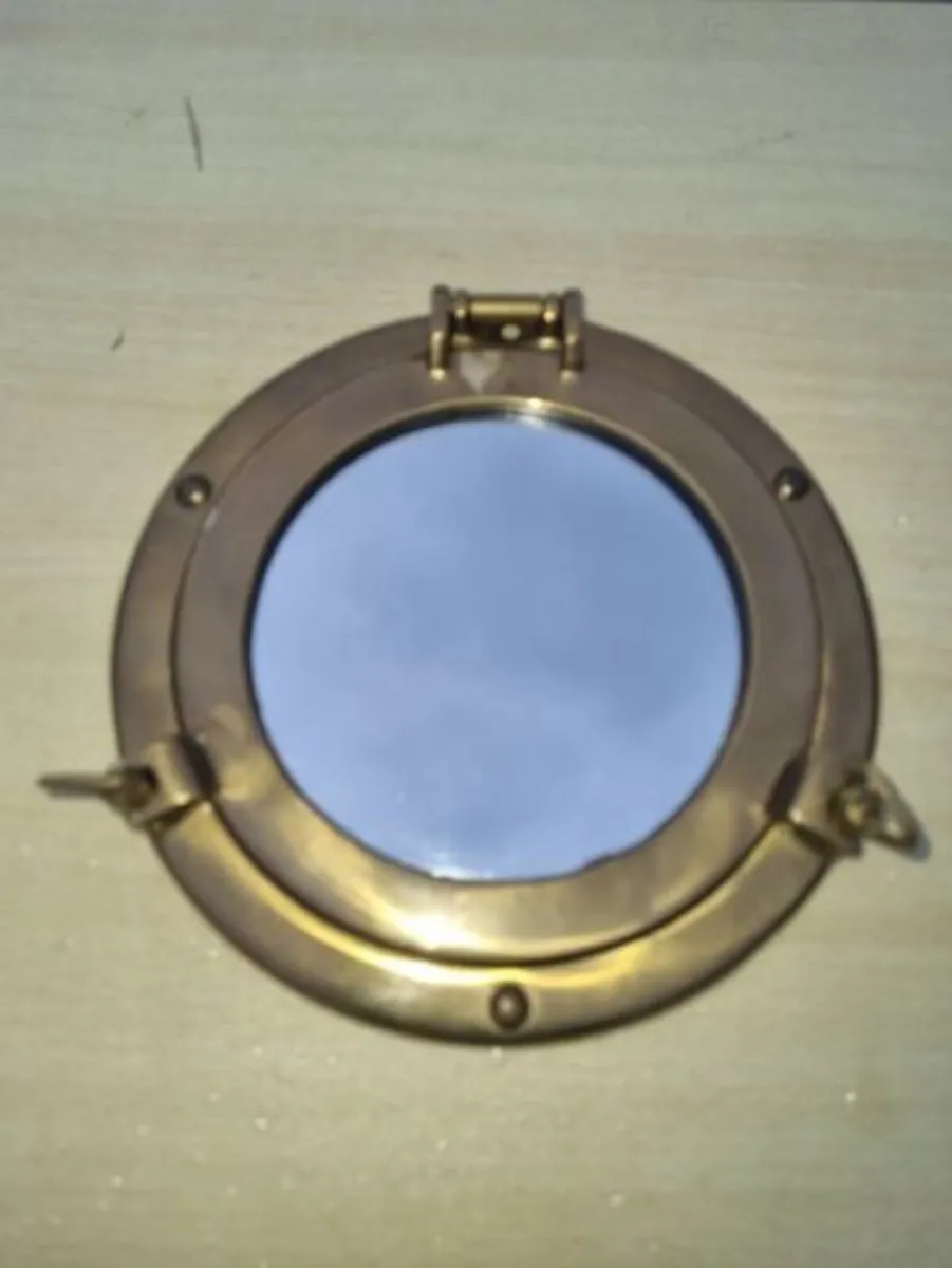 Decorative mirror in the shape of a ship's porthol - Image 1