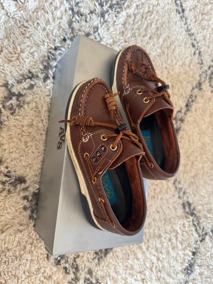 AV8 Leather Deck Shoes – Size 34 - Image 1