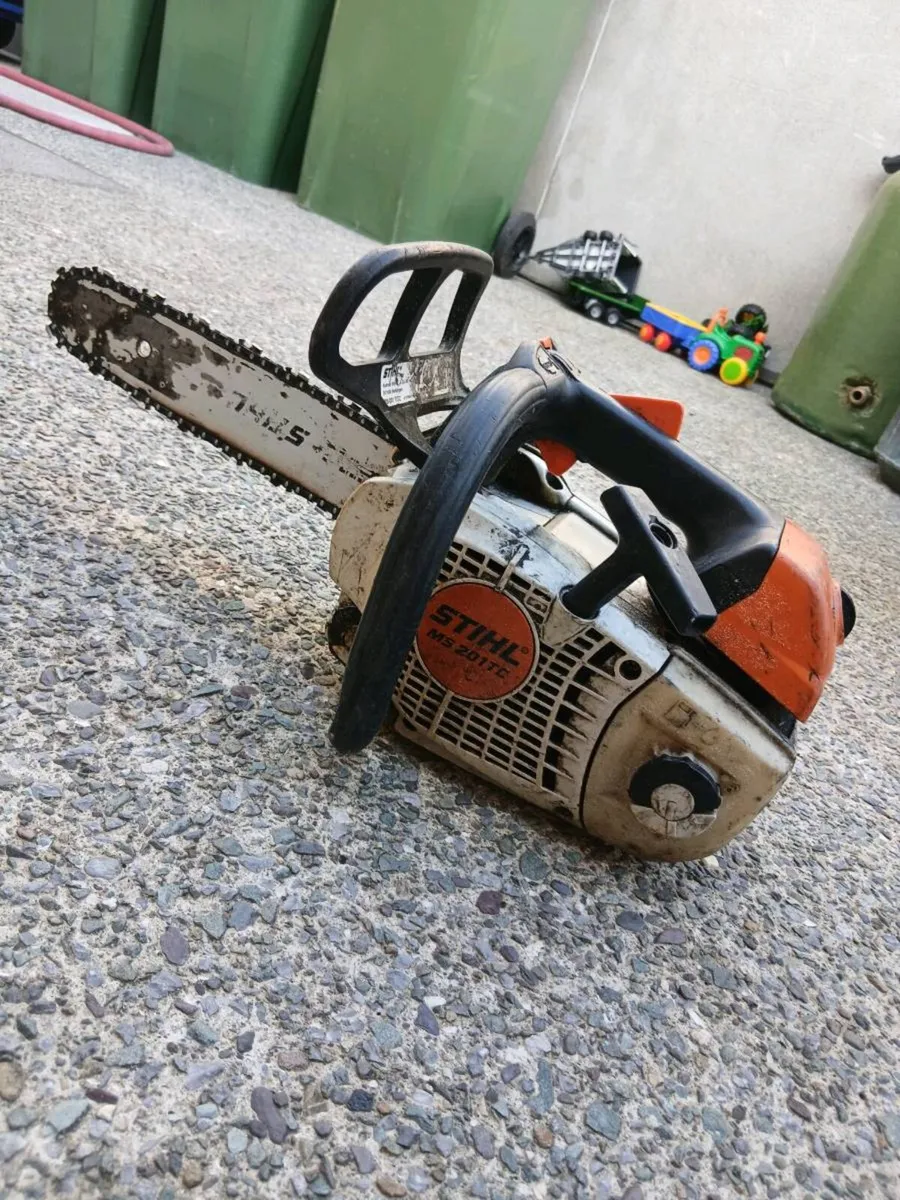 Chain saw - Image 1