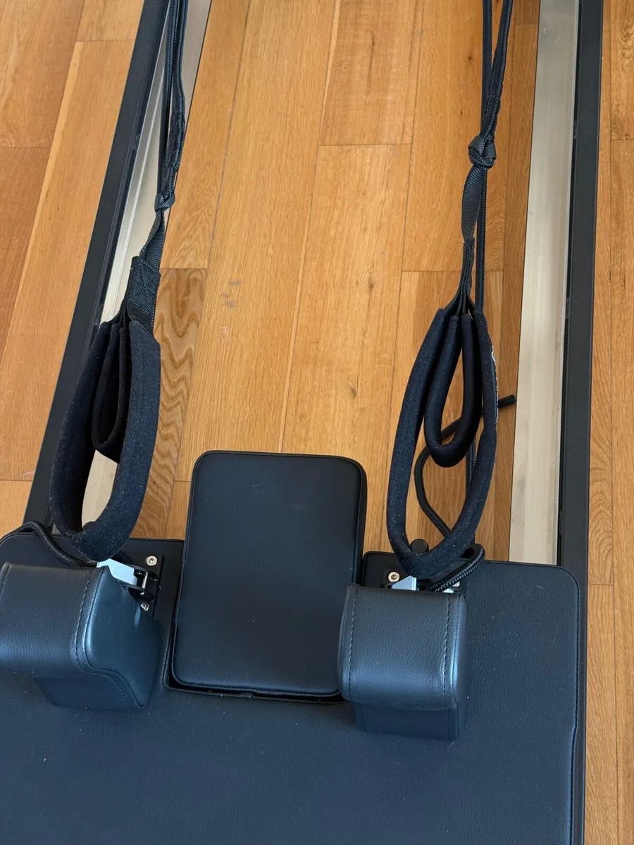 Pilates reformer machine - Image 1