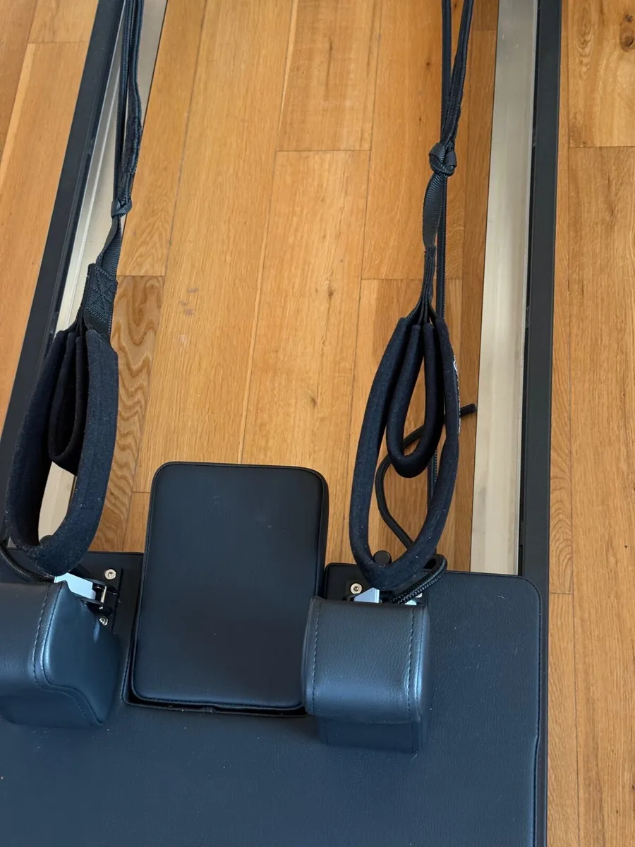 Pilates reformer machine - Image 2