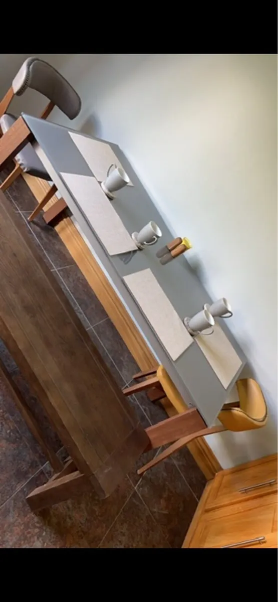 Glass kitchen table - Image 1