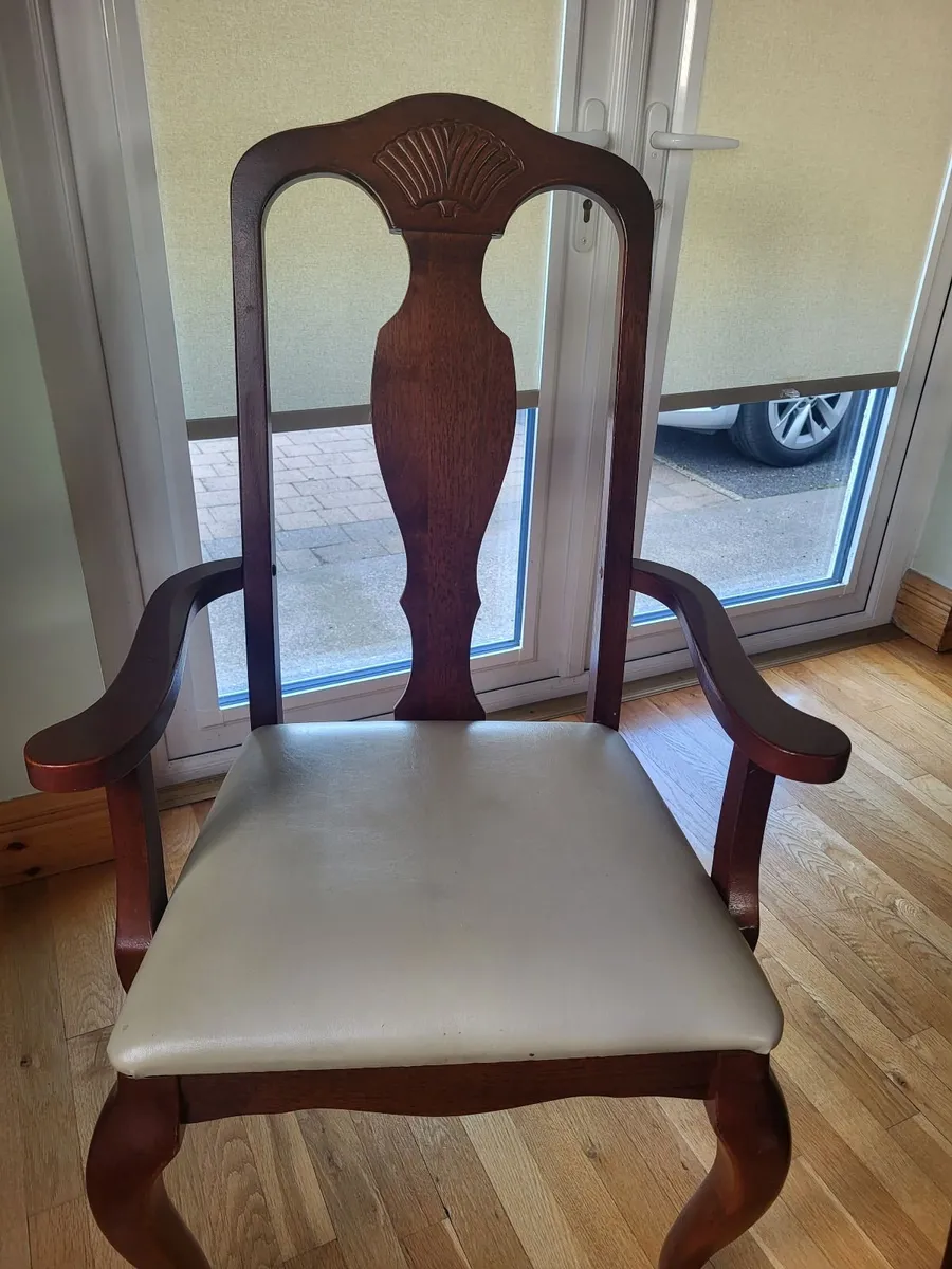 Dining room table and chairs - Image 1