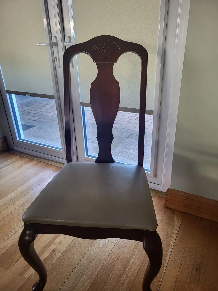 Dining room table and chairs - Image 4