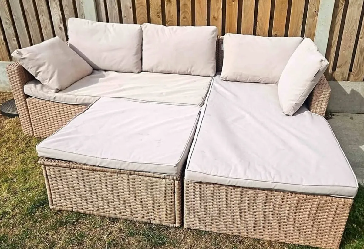 Corner couch garden