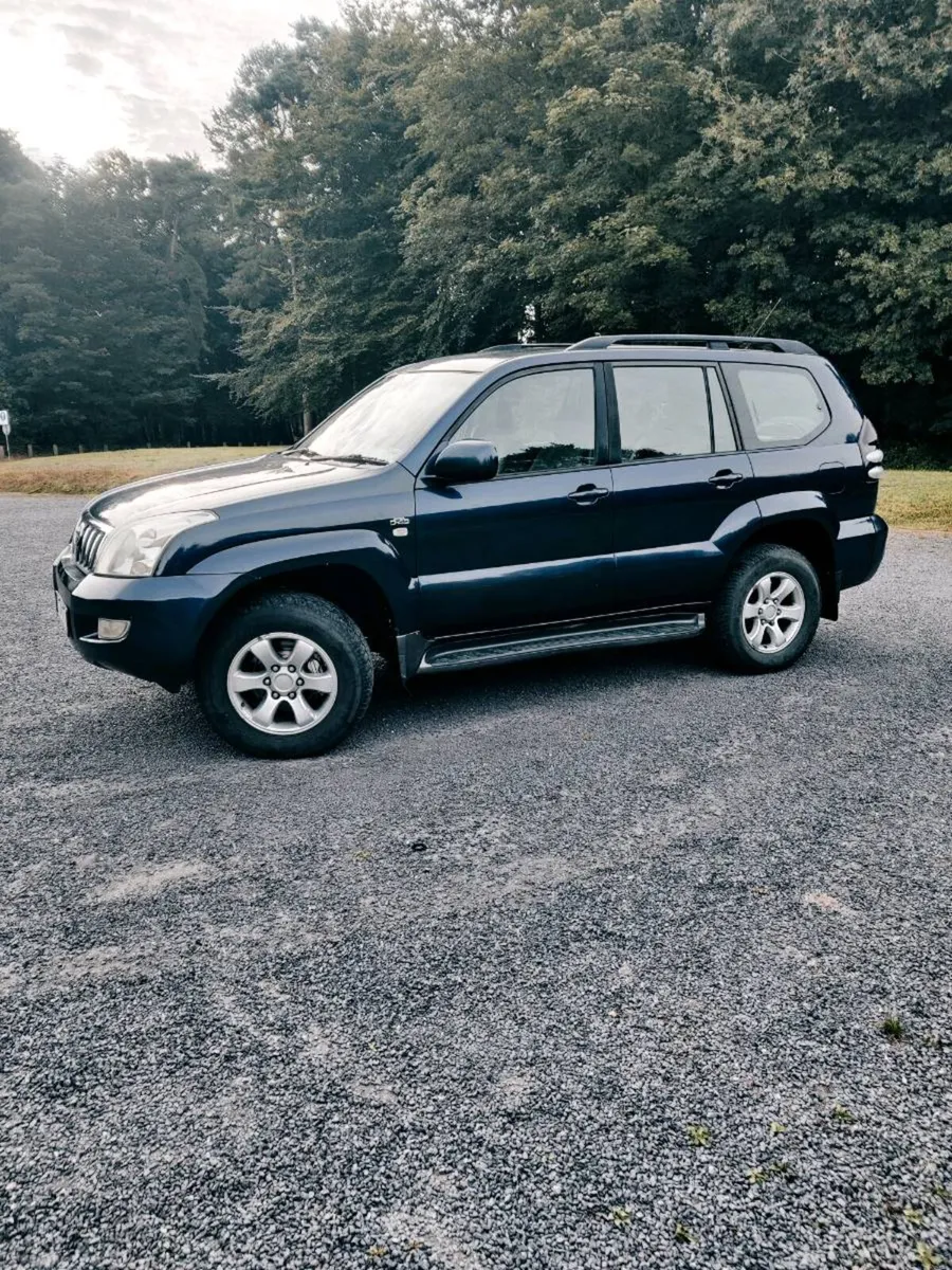 Toyota Landcruiser crew cab - Image 2