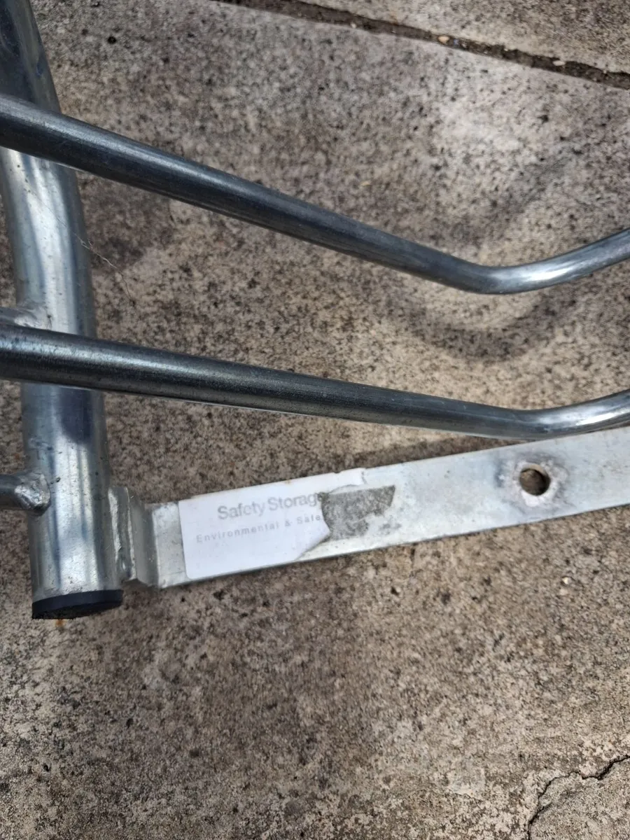 Bike stand - Image 1