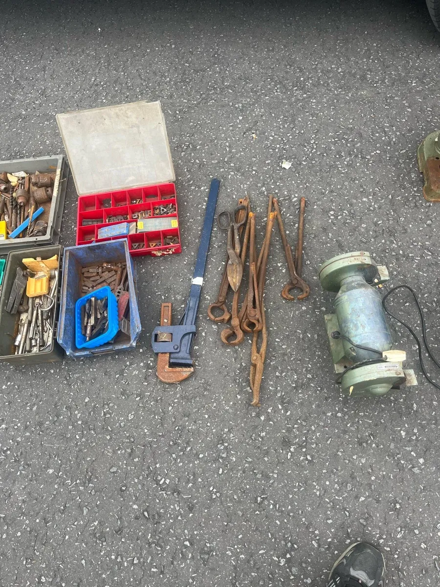 Vices grinding stones, lathe blacksmith tools - Image 2