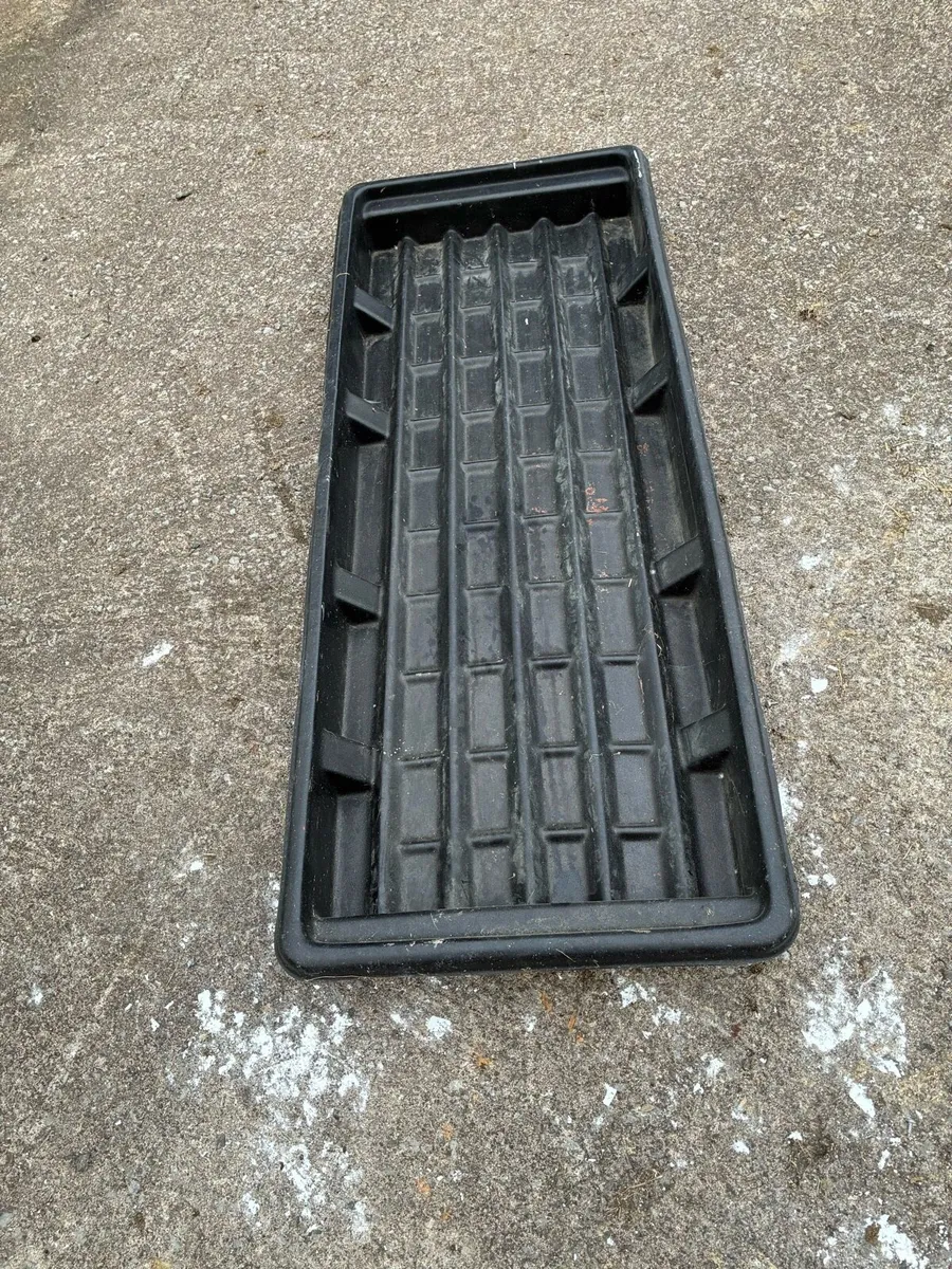 Sheep feeding equipment - Image 2