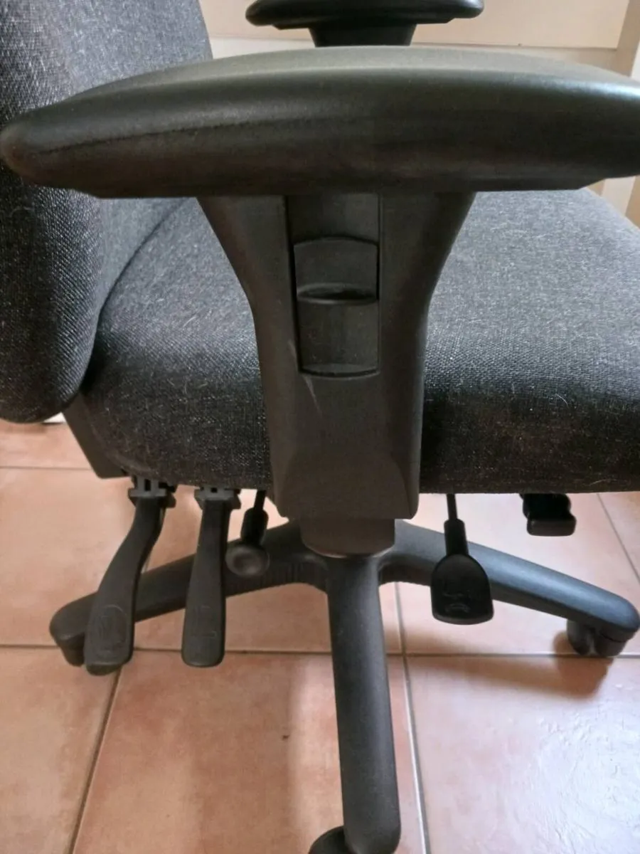Office chair - Image 3