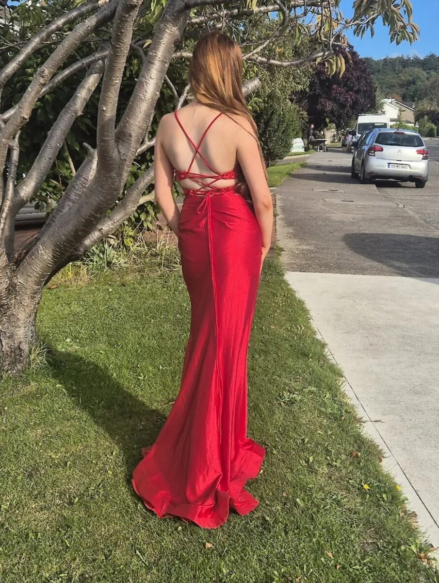 Red Dani’s Showroom Debs dress Size 6 - Image 4