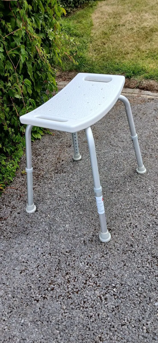 Shower seat. - Image 2