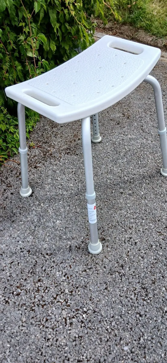 Shower seat. - Image 4