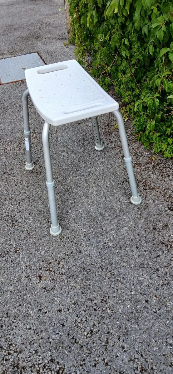 Shower seat. - Image 3