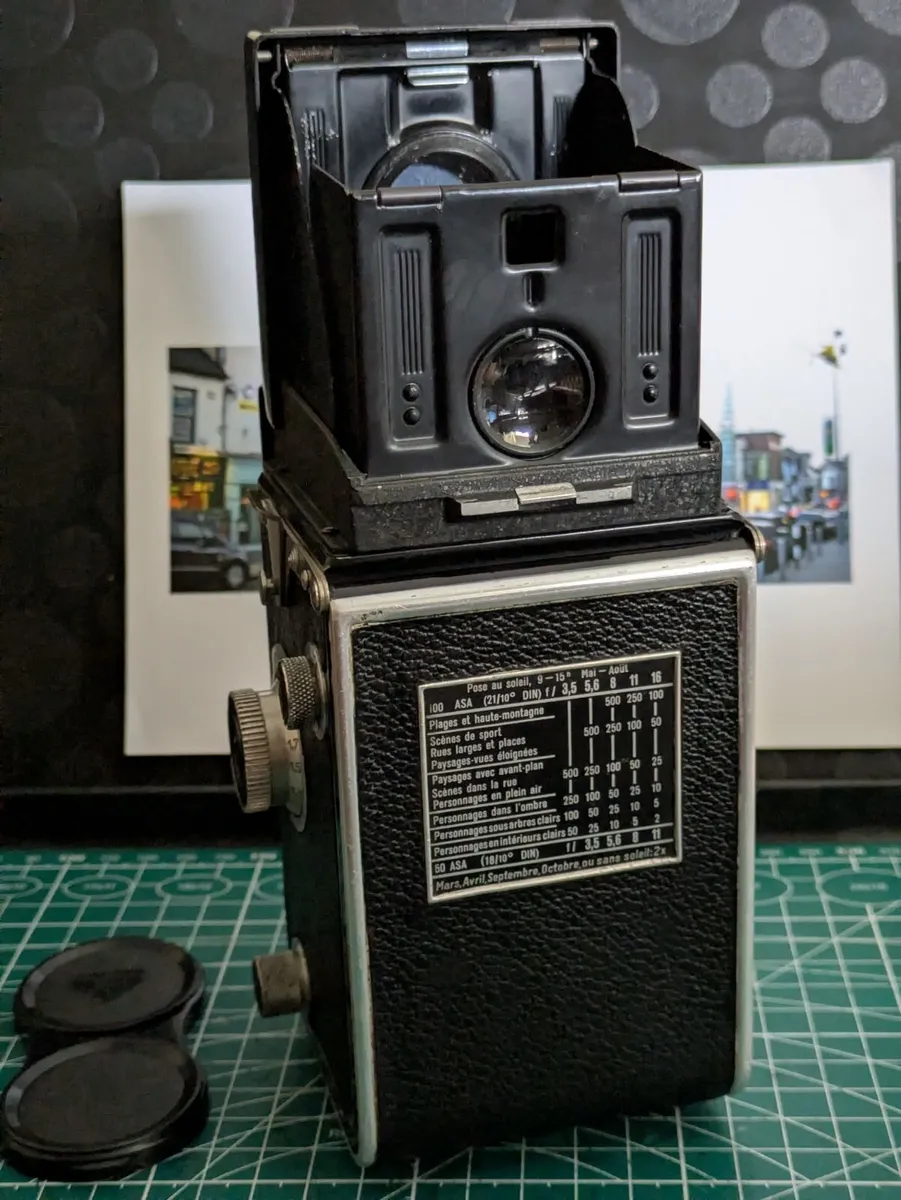 Rolleiflex 120 film TLR camera. - Image 3