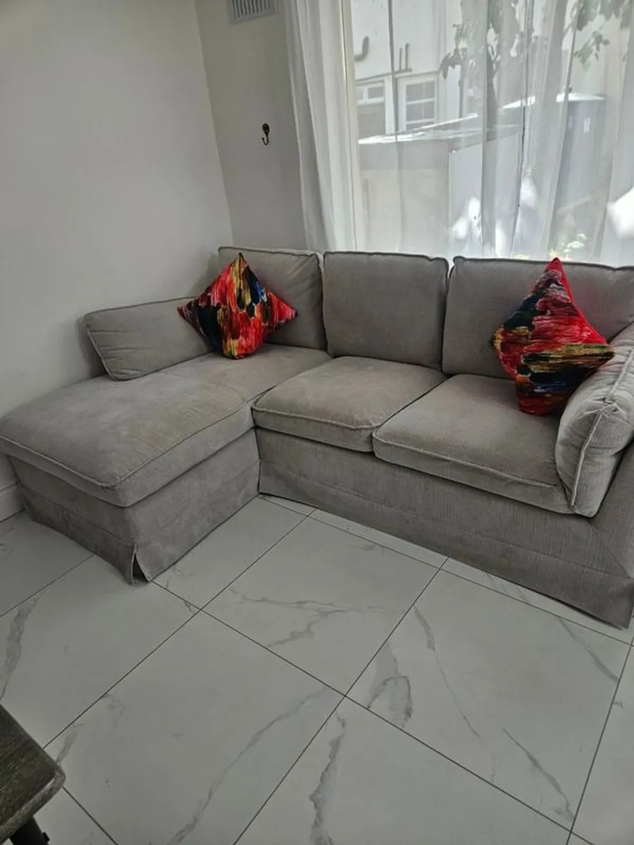 L-shaped sofa - Image 2