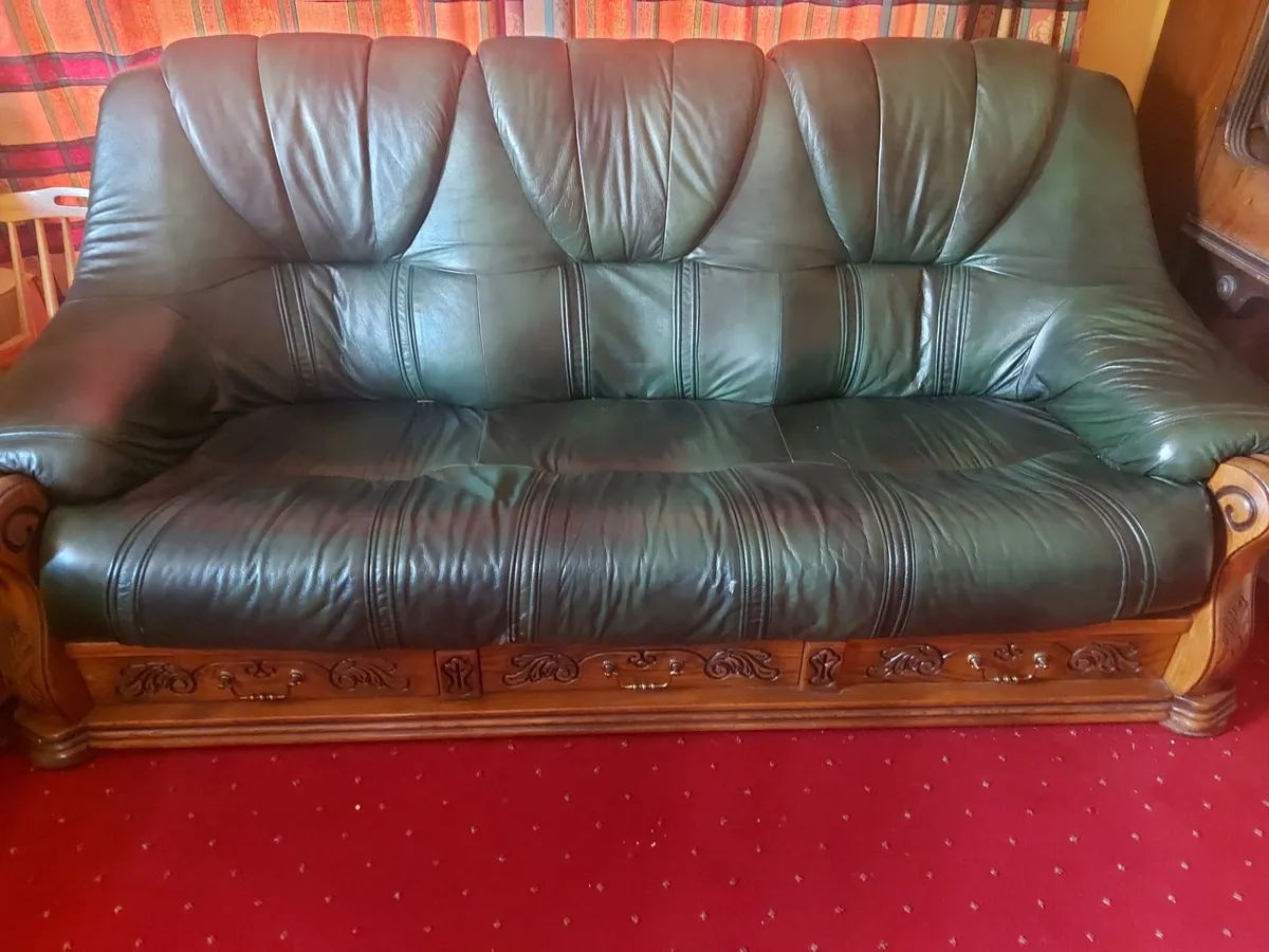 Sofa and 2 arm.chairs