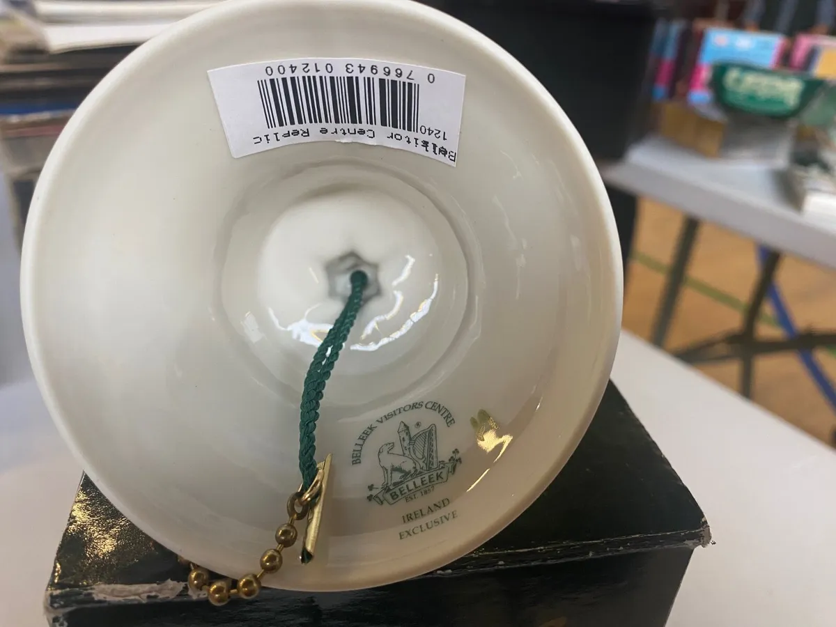 Fine china belleek bell - Image 1