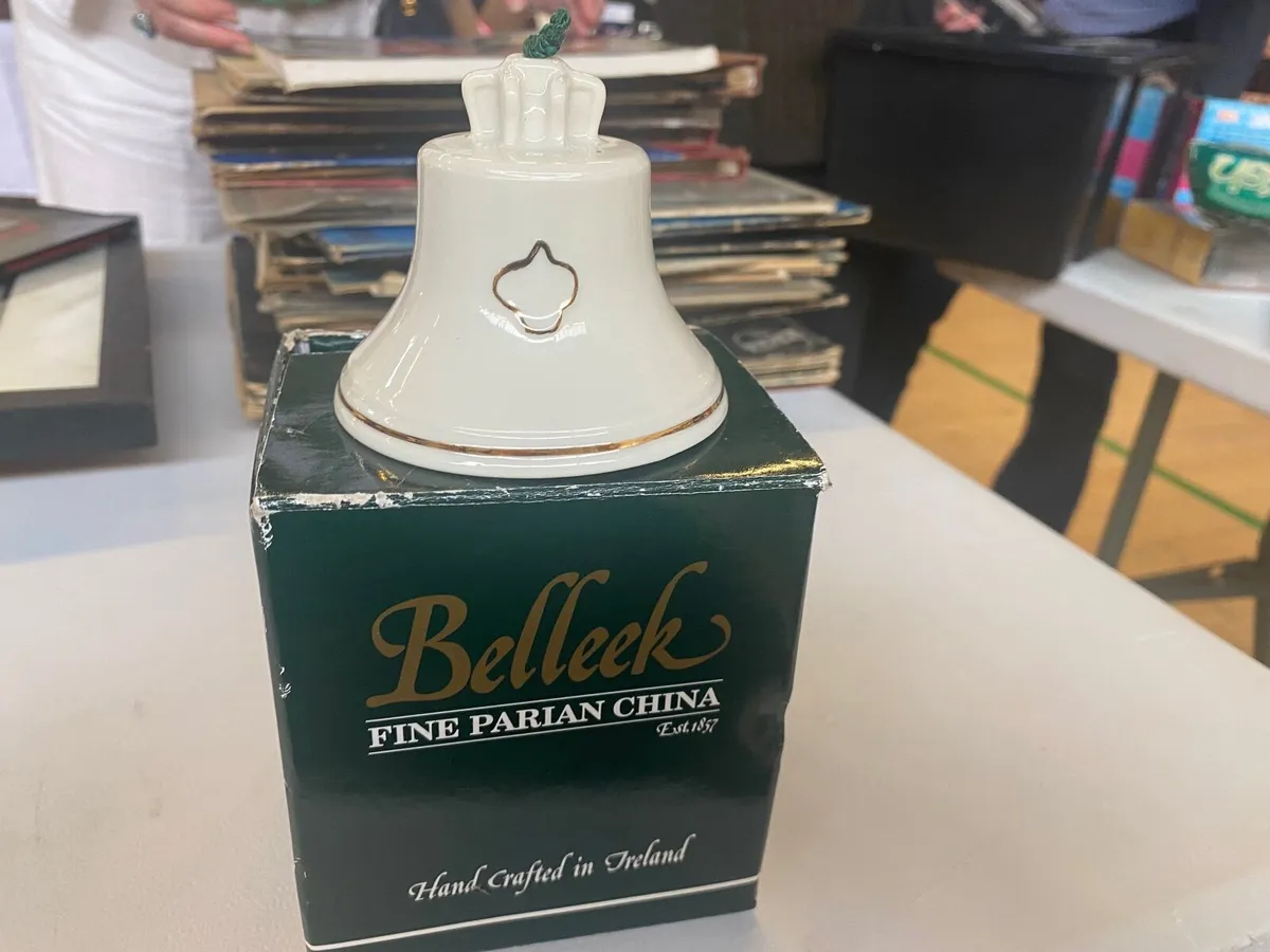 Fine china belleek bell - Image 2
