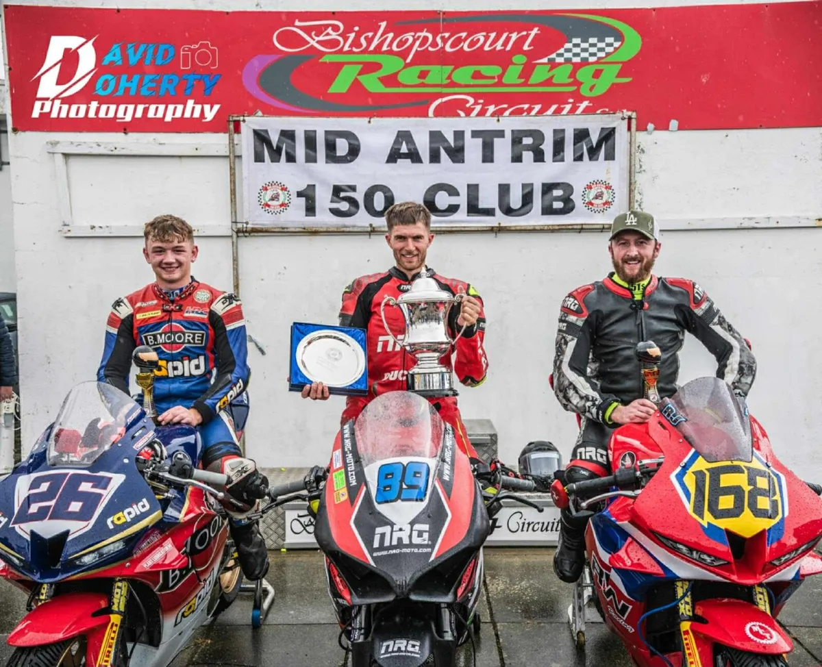 Racing motorcycles - Image 2