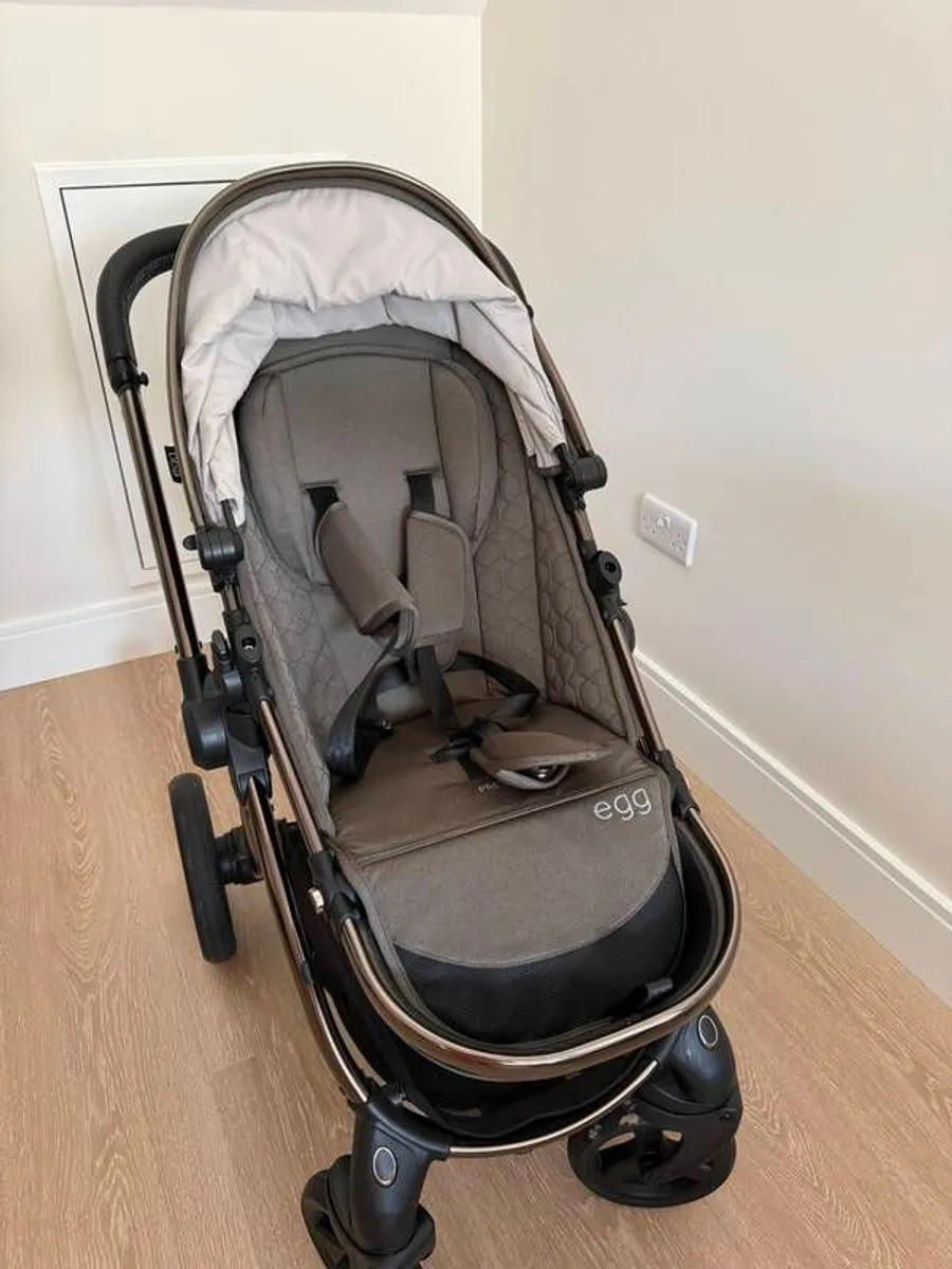 Egg 3 Bundle with Go Beyond 2 Car Seat - Image 3