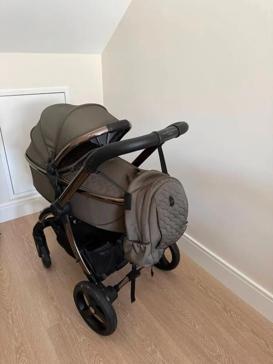 Egg 3 Bundle with Go Beyond 2 Car Seat - Image 4