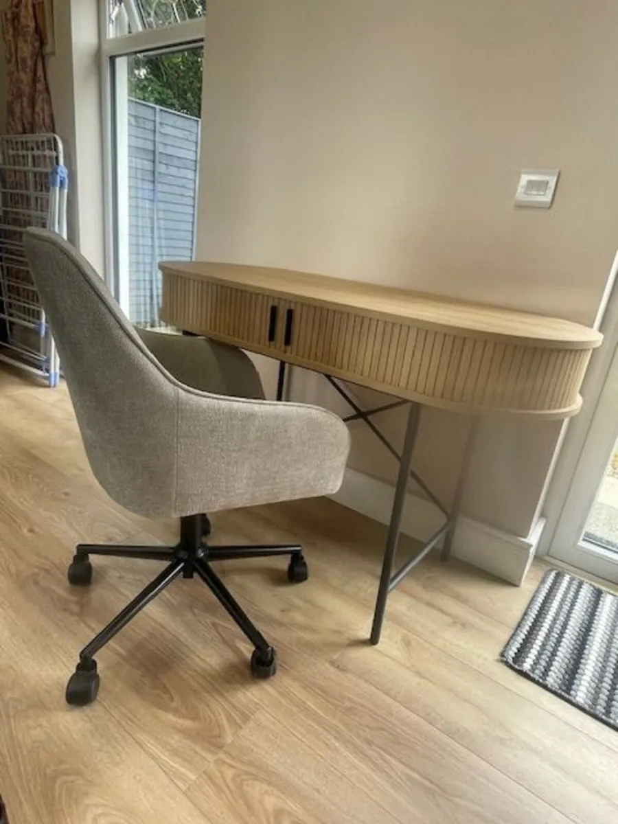 Study desk and chair - Image 1