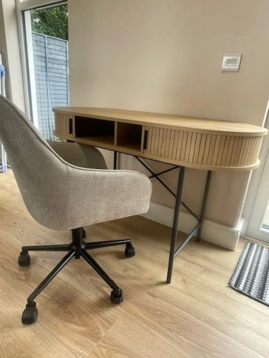 Study desk and chair - Image 2