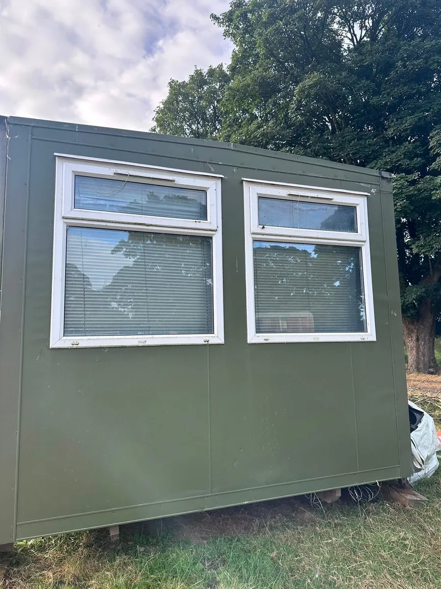 Site container with toilet - Image 1
