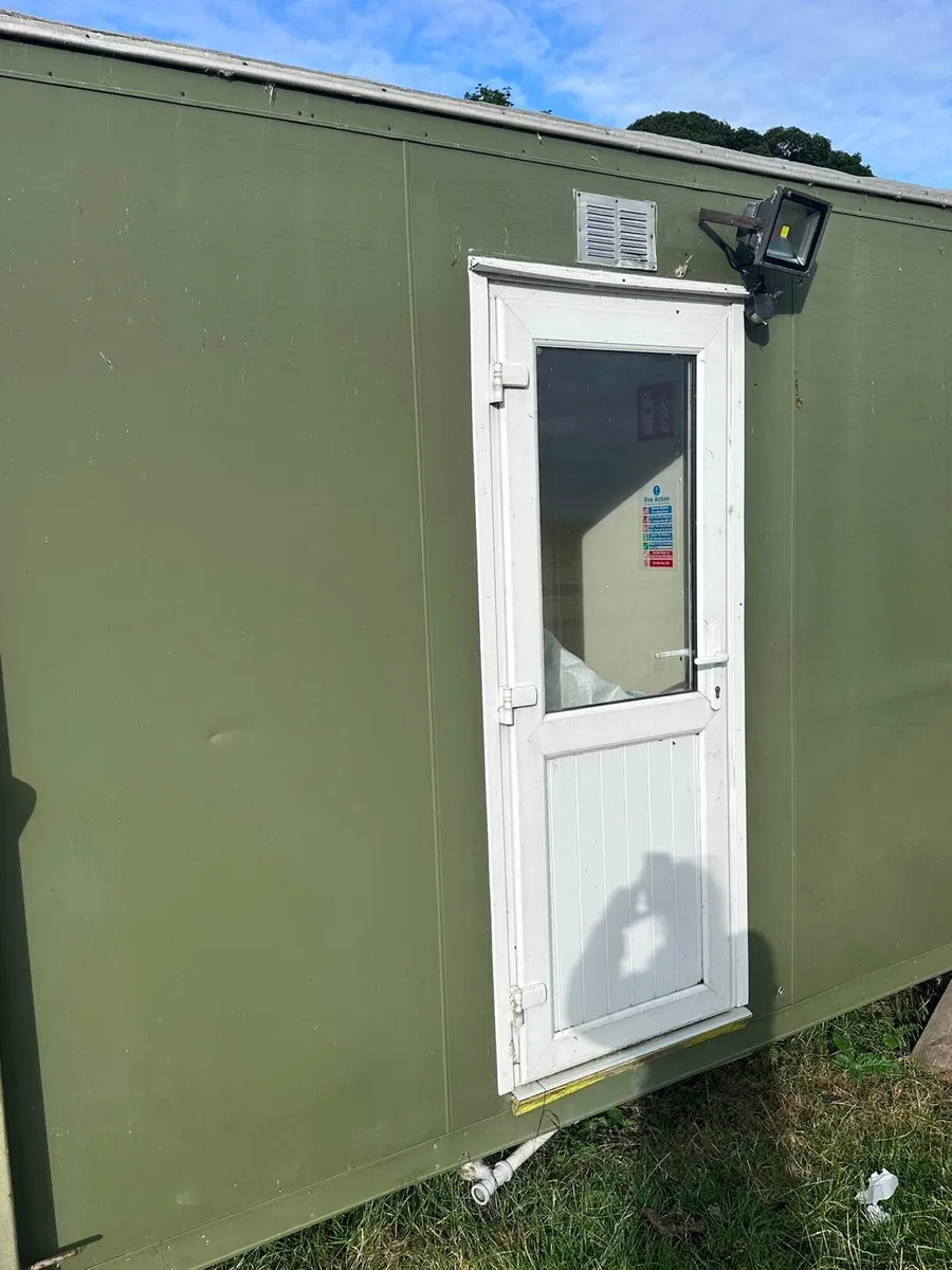 Site container with toilet - Image 2