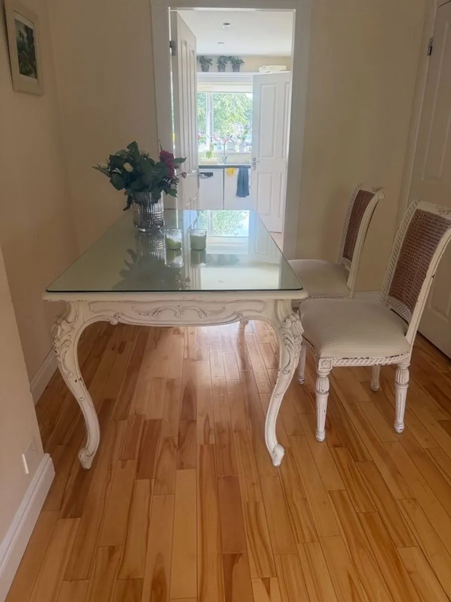 French dining table and chairs - Image 3