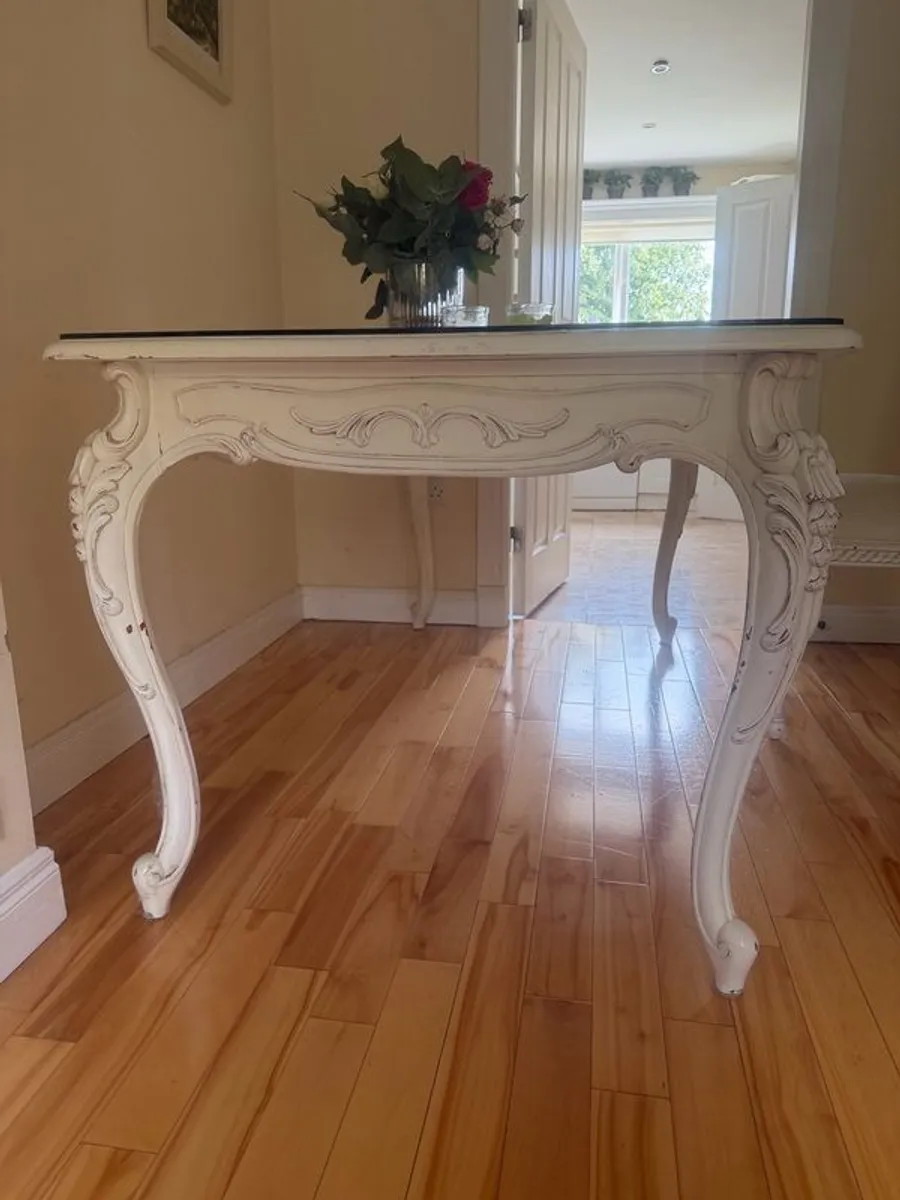 French dining table and chairs - Image 1