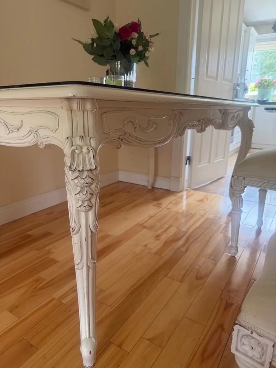 French dining table and chairs - Image 2