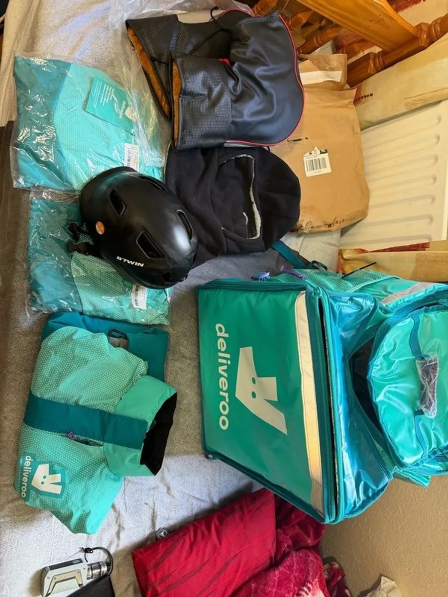 Deliveroo Bag Helmet Gloves Mask - Image 1