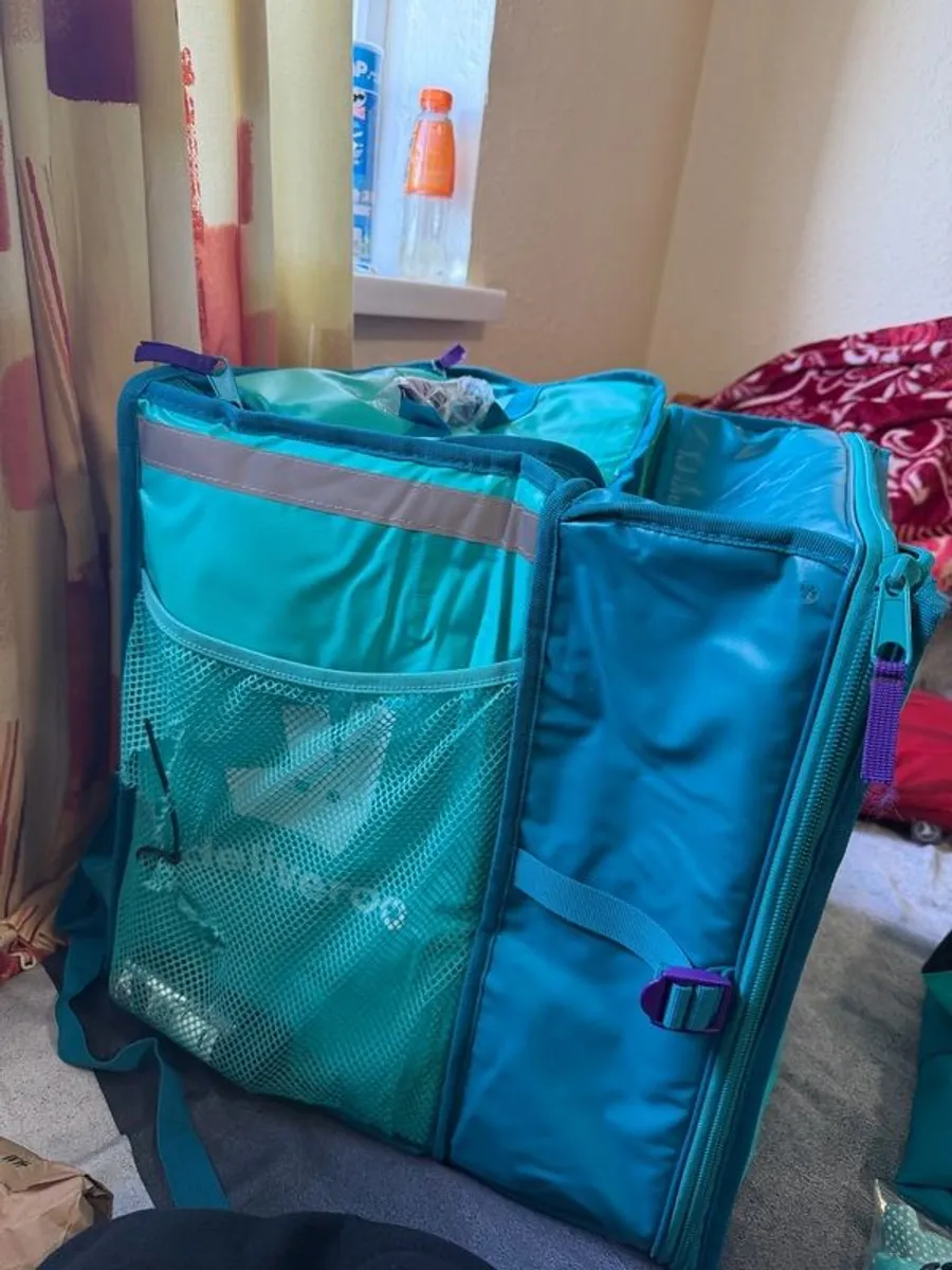 Deliveroo Bag Helmet Gloves Mask - Image 2