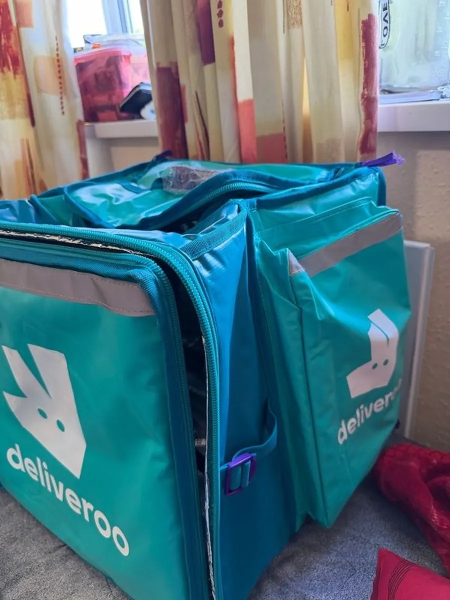 Deliveroo Bag Helmet Gloves Mask - Image 4
