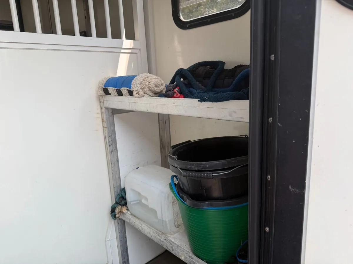 Horse Box - Image 4