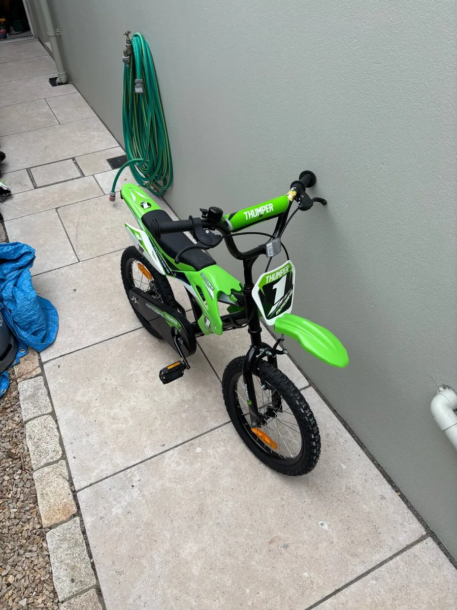 2 x kids bikes - Image 1