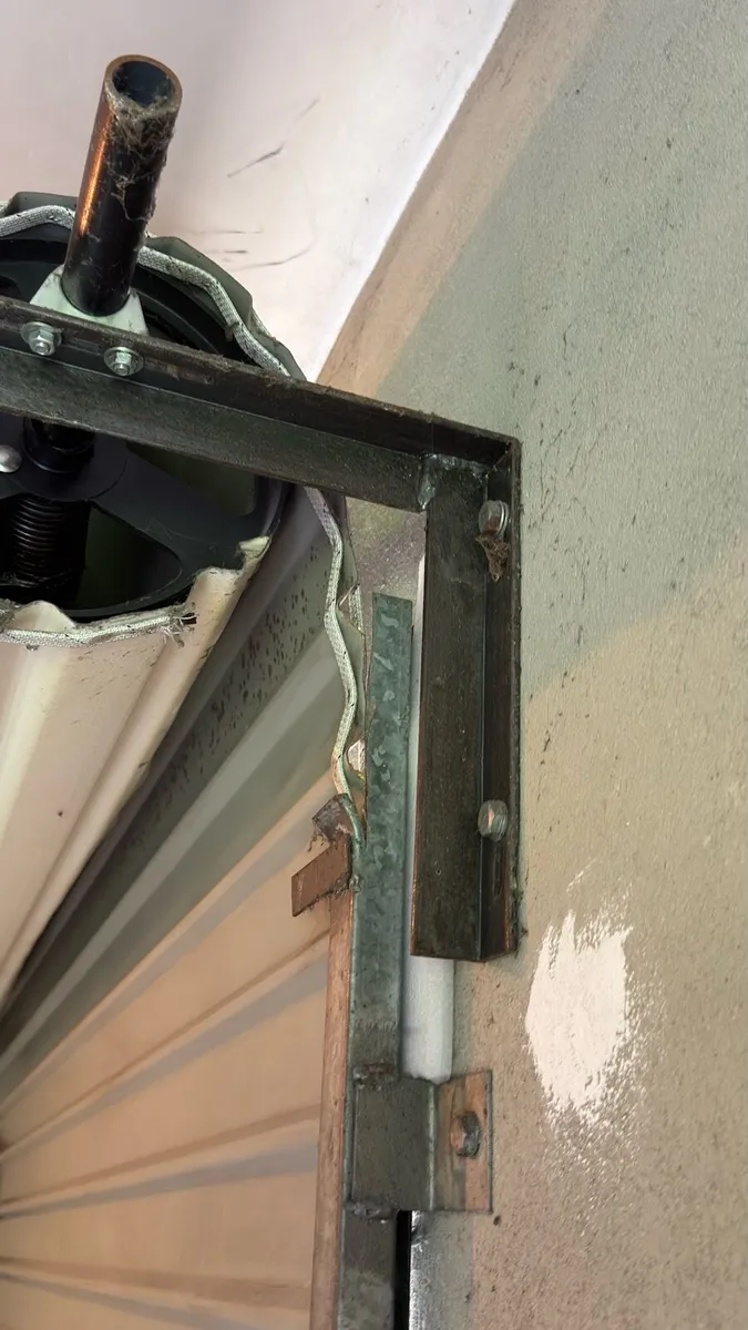 Roll up garage door - Image 2