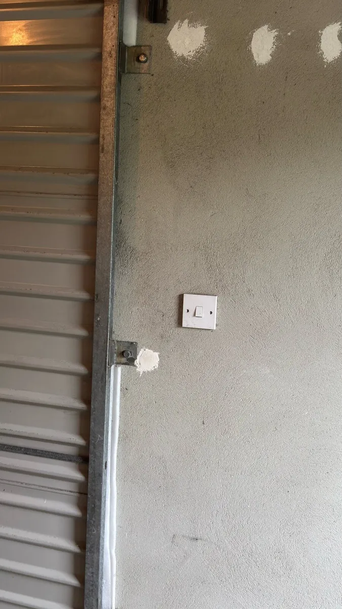 Roll up garage door - Image 3