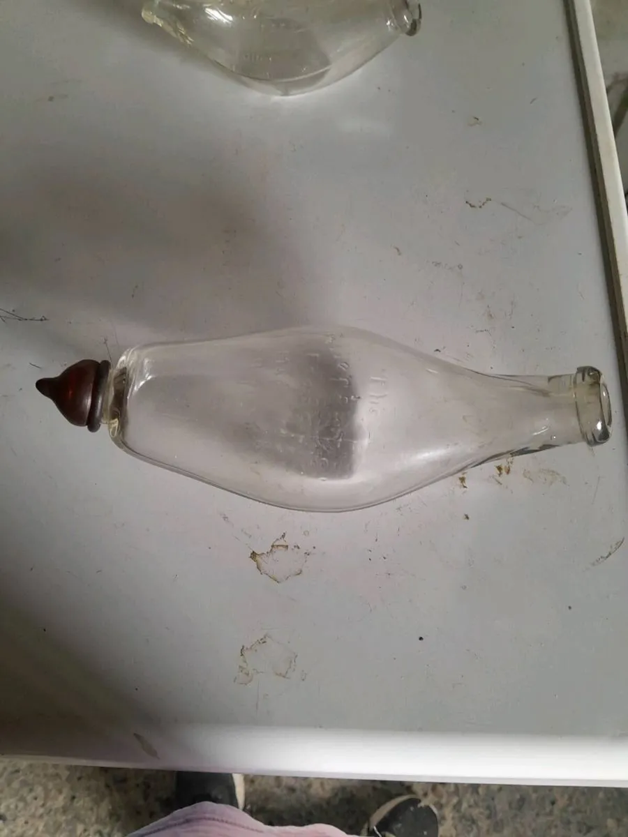 Two vintage feeding bottles - Image 2